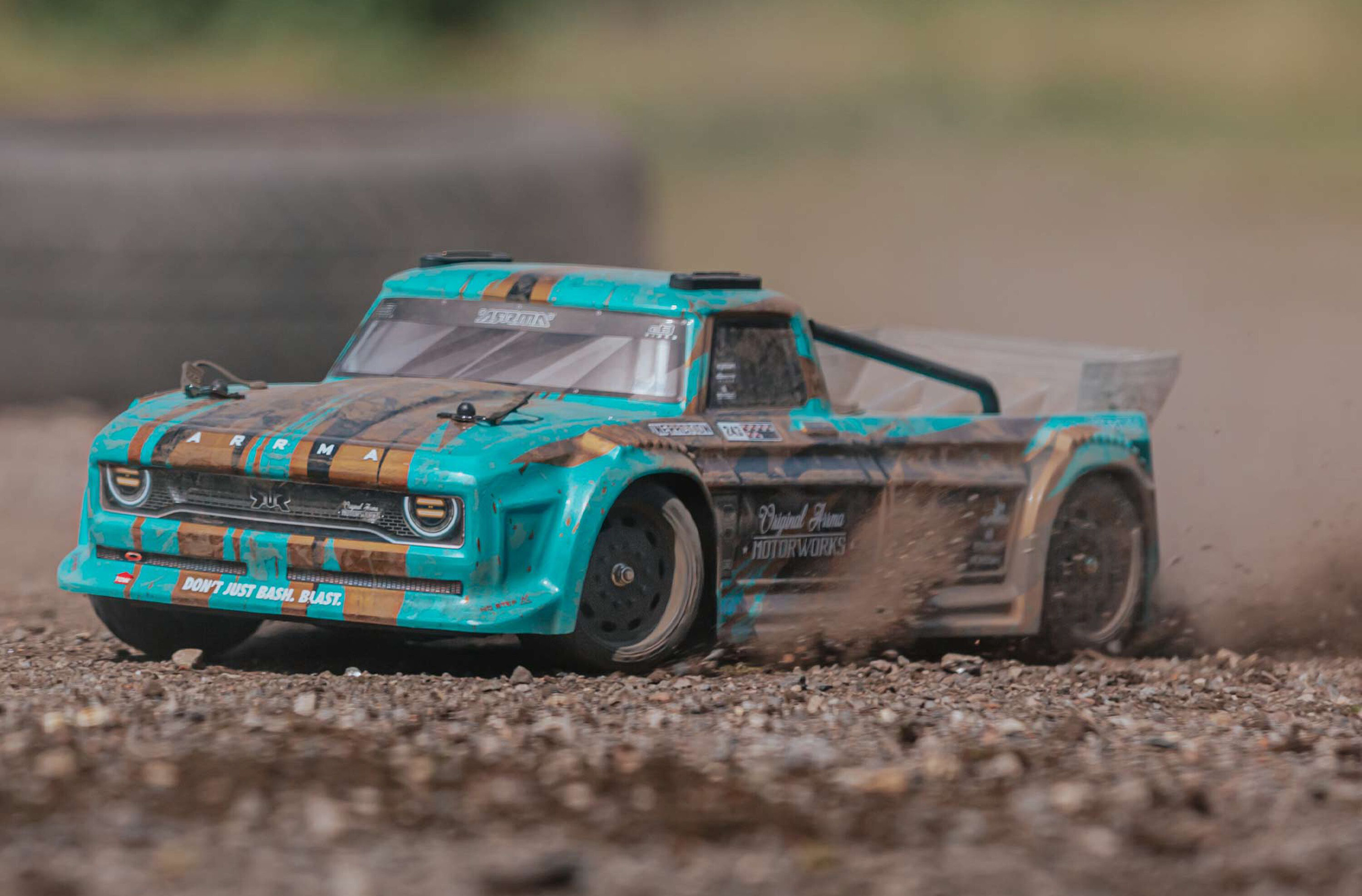 ARA4215V3BIT2 ARRMA 1/8 INFRACTION 4WD MEGA Resto-Mod Truck RTR, Teal/Bronze