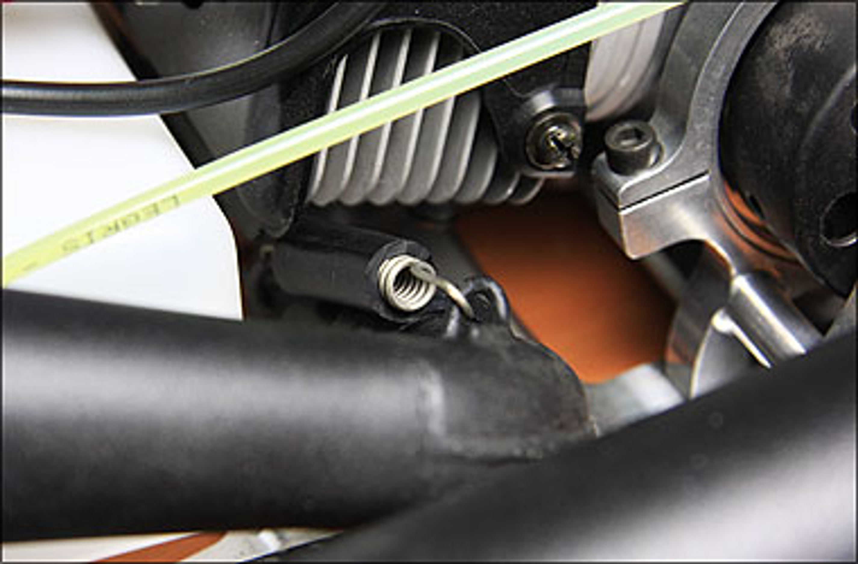 y0482 Anti-vibration spring hose elbow Samba, 2 pcs. y0482 Anti-vibration spring hose elbow Samba, 2 pcs.