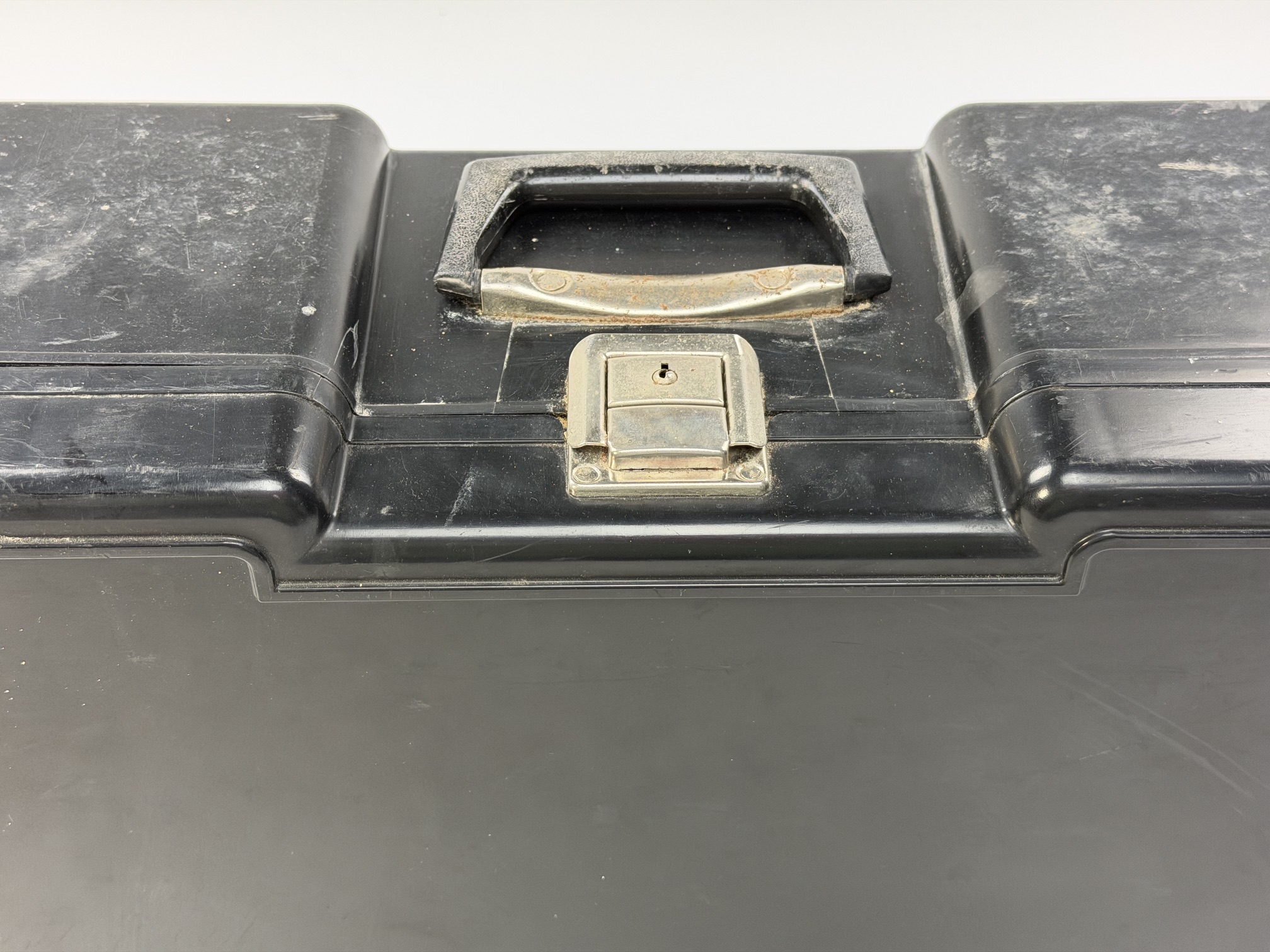 y558 Schwarzer Poly Butler groß, 8 Schubladen, gebraucht
