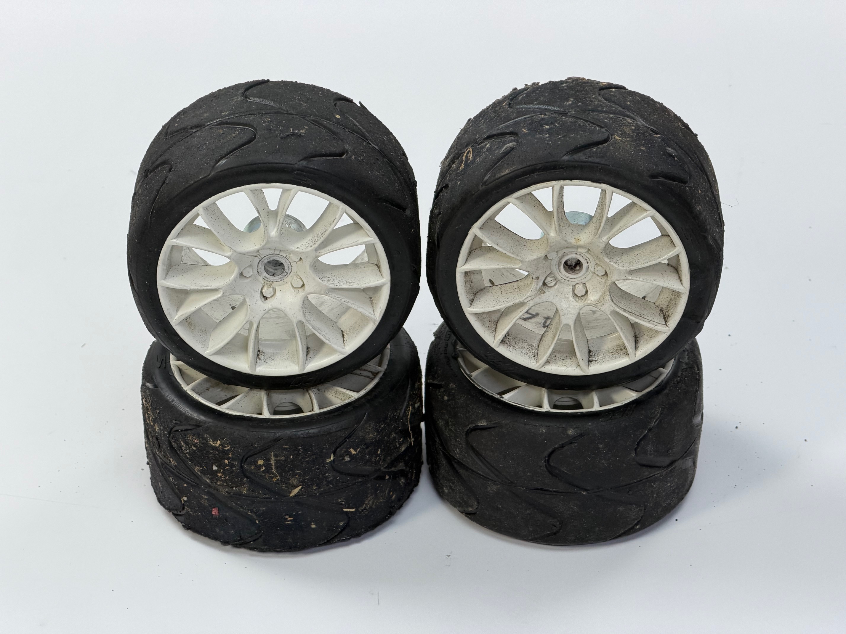 y321 GRP Reifenset auf weißer NEW BBS Felge, 2 Paar, gebraucht