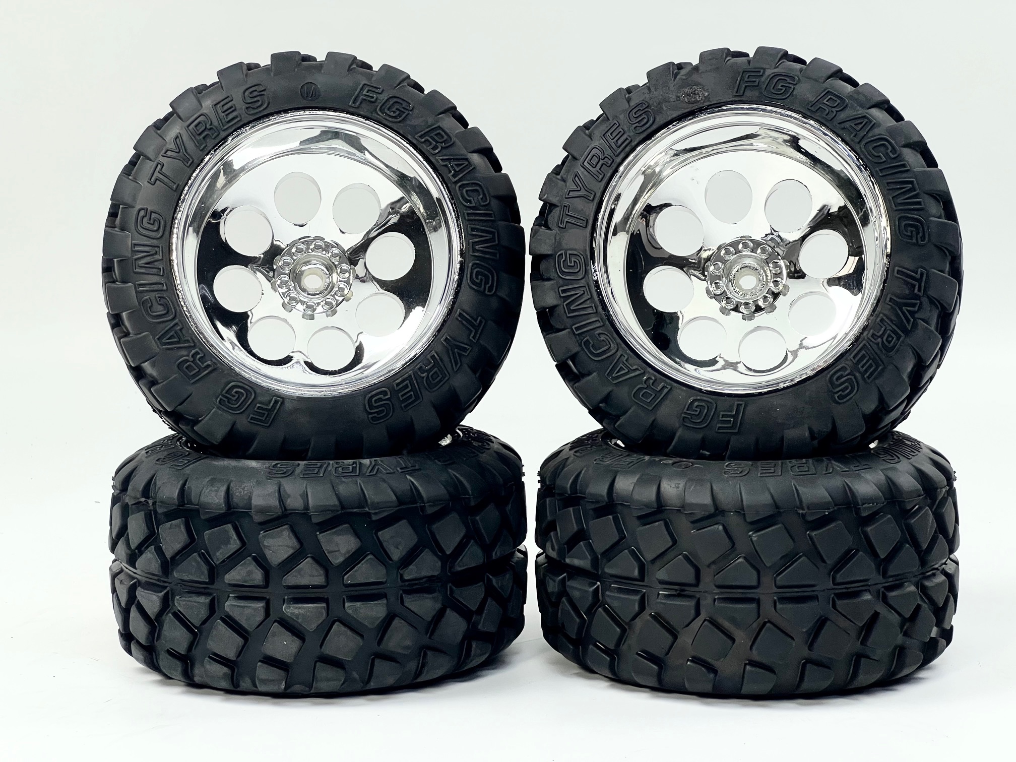 6231/MS FG Stadium-Truck Reifen Set verklebt, Chrom Felgen, 18 mm - 2 Paar 6231/MS FG Stadium-Truck Reifen Set verklebt, Chrom Felgen, 18 mm - 2 Paar