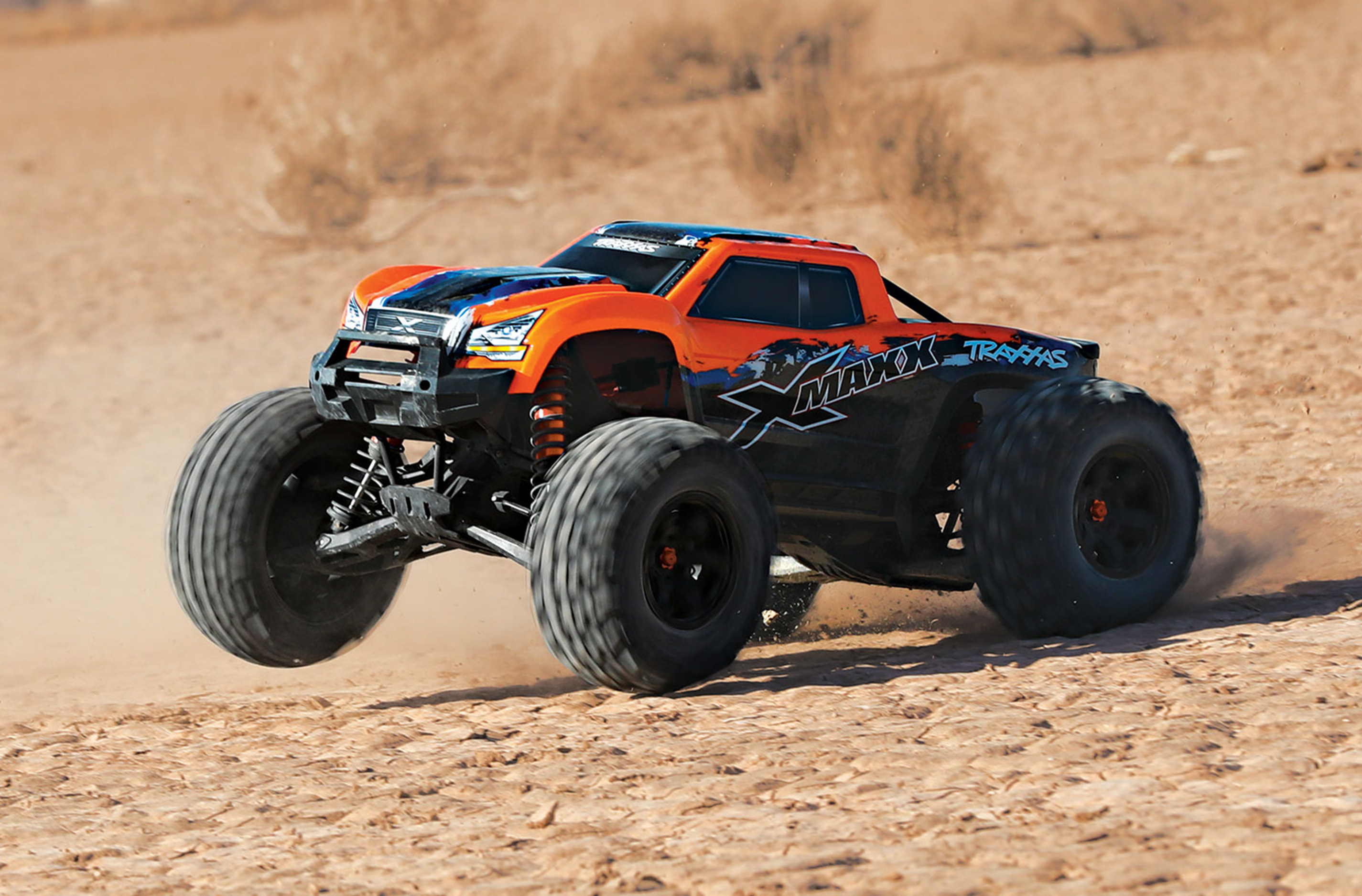 Traxxas X-MAXX 4x4 new 8S version RTR complete set with 2x 4S / 5000 mAh batteries + Dual charger 2x120W Orange