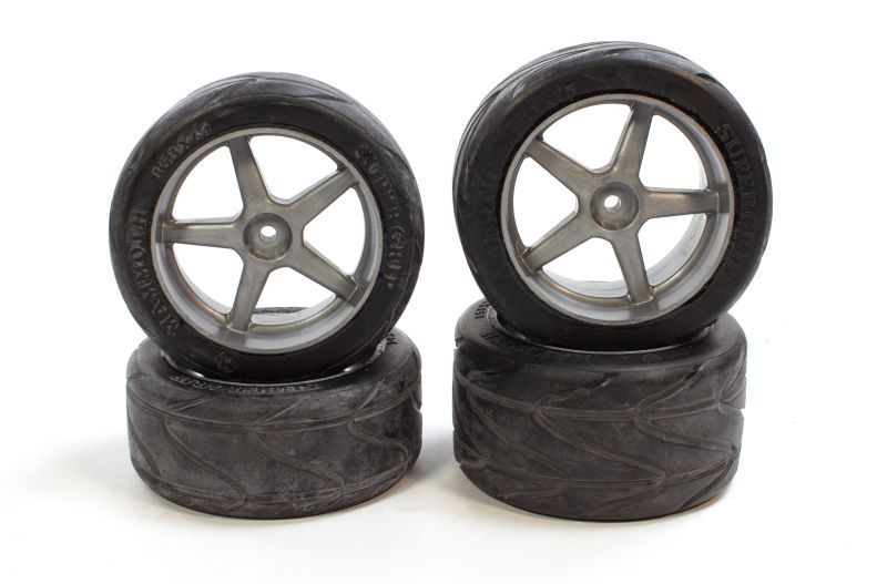 y0580 Mammoth Supergrip for 1/6 and 1/5 offroad cars glued on silver rims.