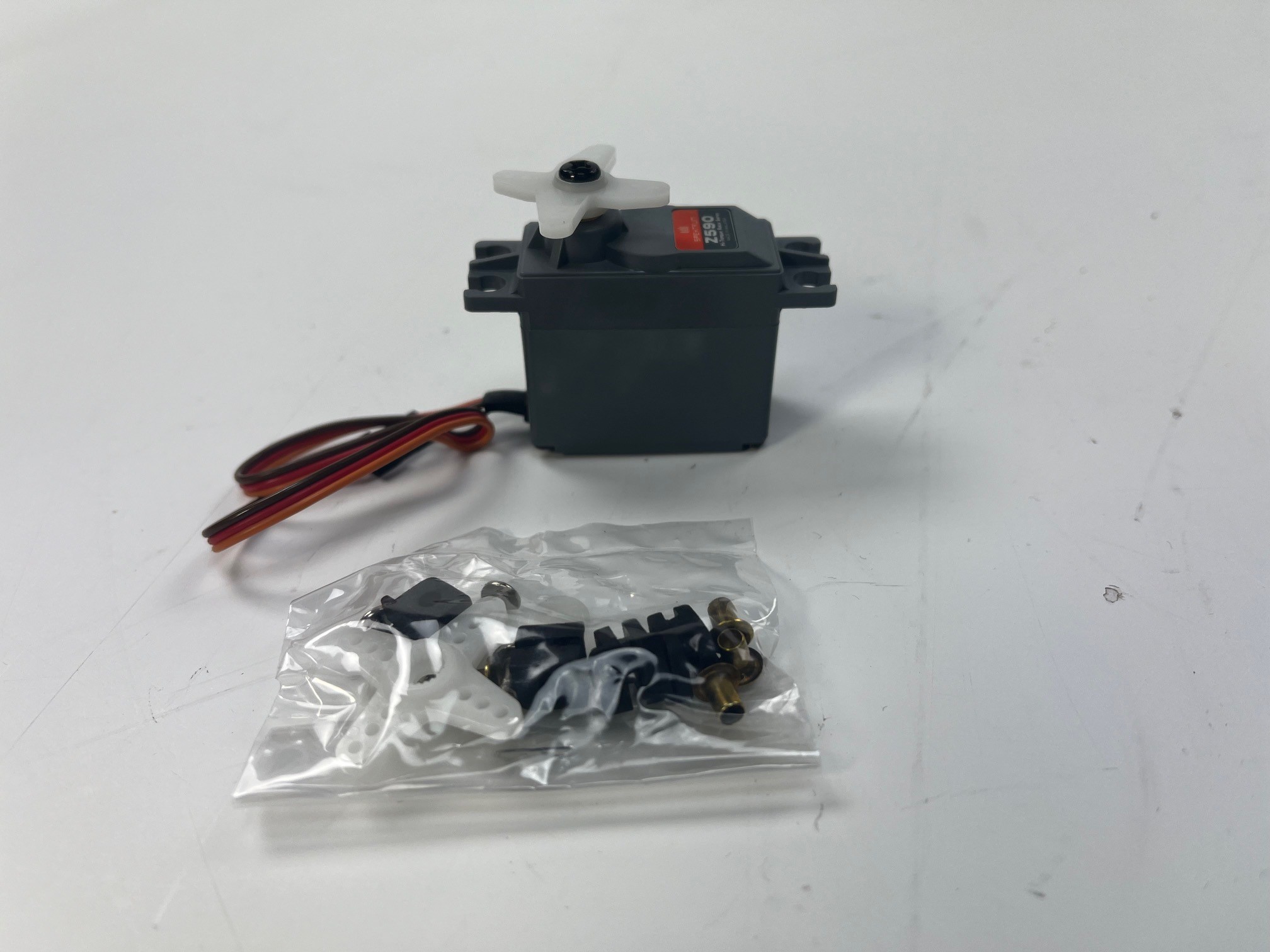 y0244 Graupner/Spektrum Z590 Servo - 1St. y0244 Graupner/Spektrum Z590 Servo - 1St.