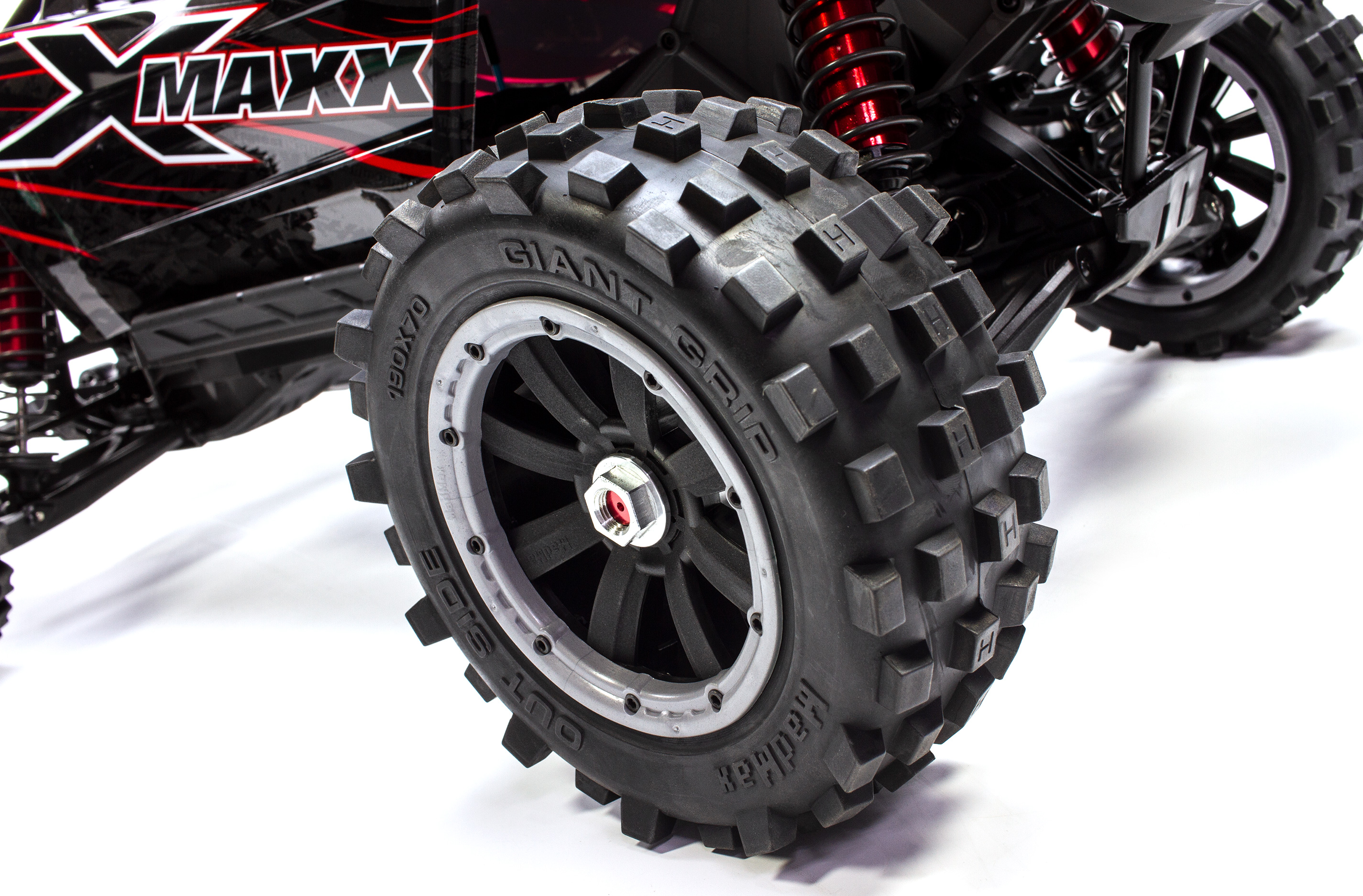 y1018 GIANT GRIP Reifen Komplettsatz für Traxxas X-MAXX 4x4 mit Adapter