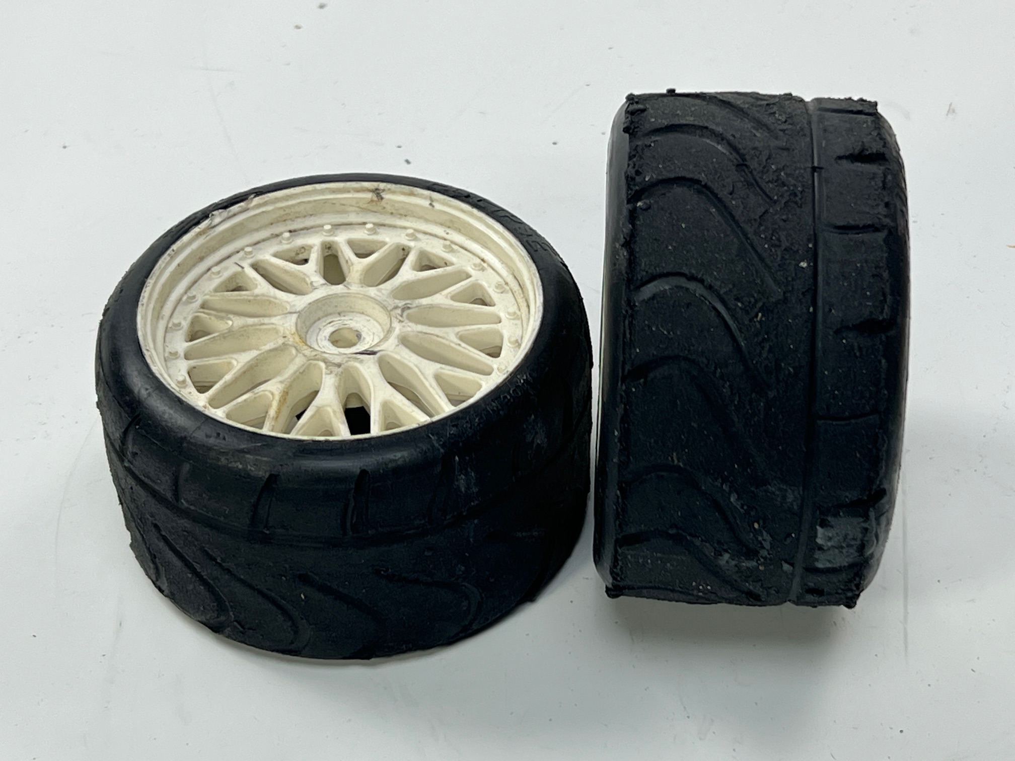 PMT 10 Eclipse Reifen auf weißer BBS Felge mit 18 mm Vierkant, gebraucht "80"