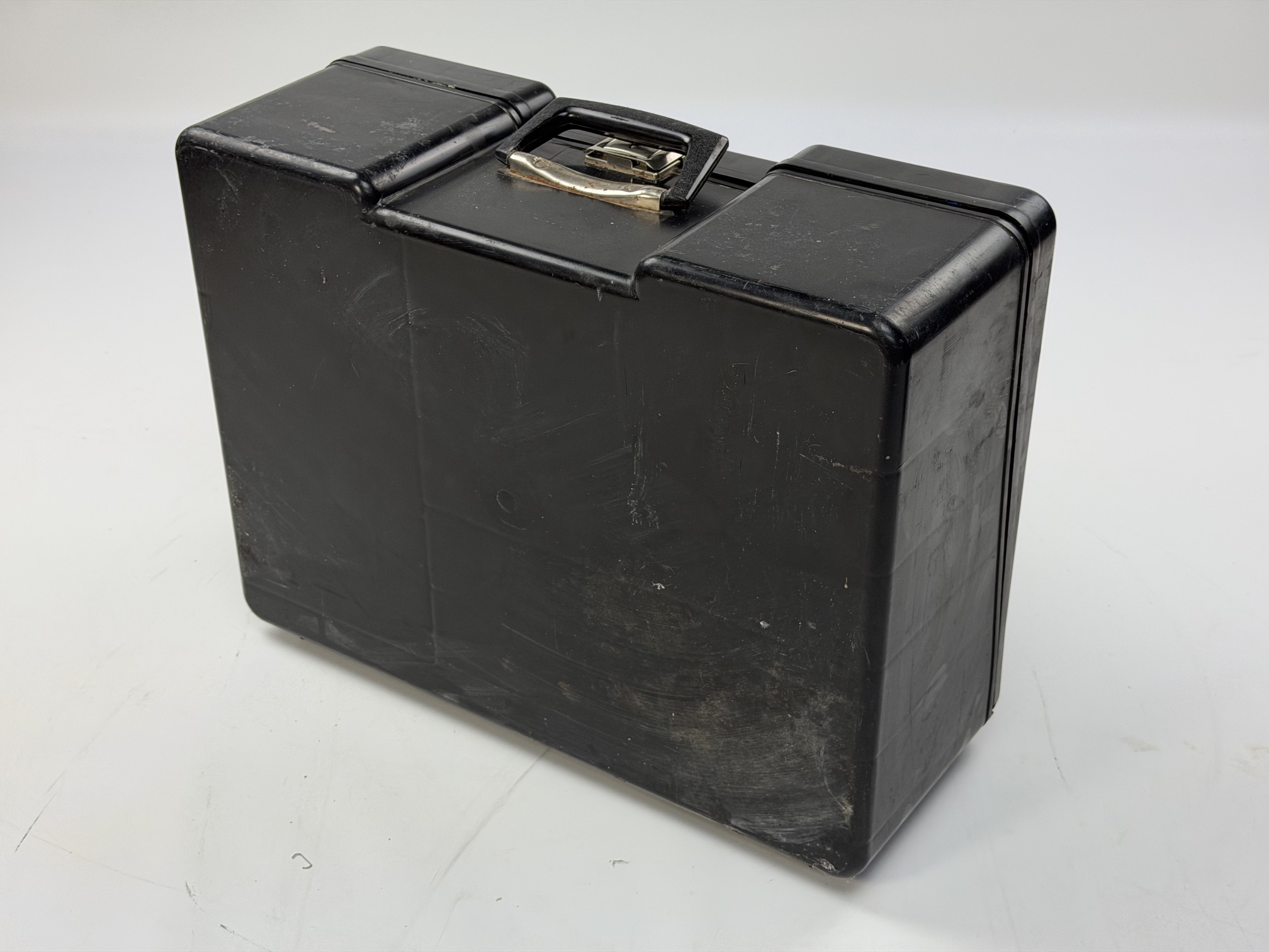y558 Schwarzer Poly Butler groß, 8 Schubladen, gebraucht