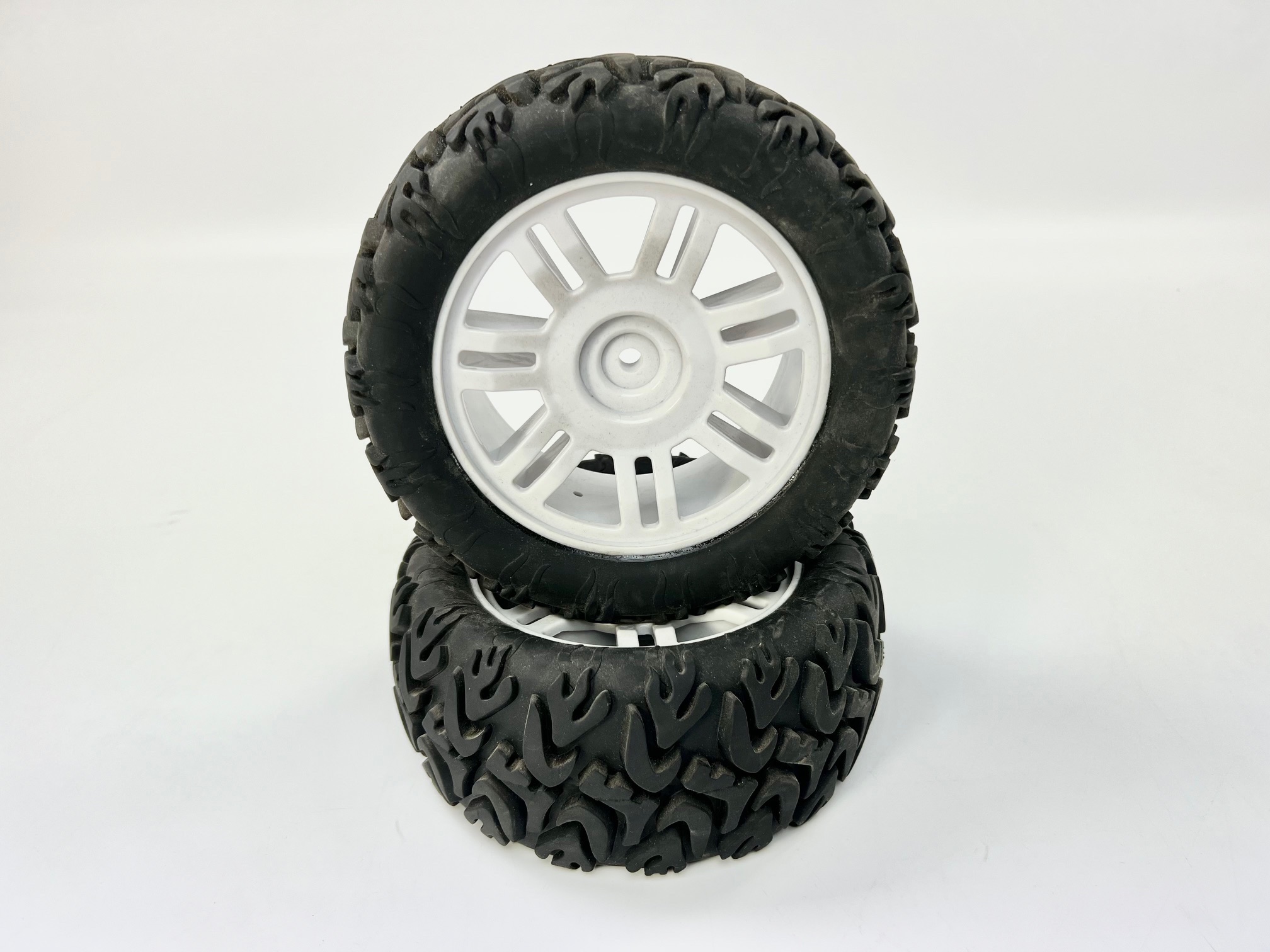 1 Paar Offroad Reifen auf weißer Felge mit 18 mm 4-Kant verklebt "8"