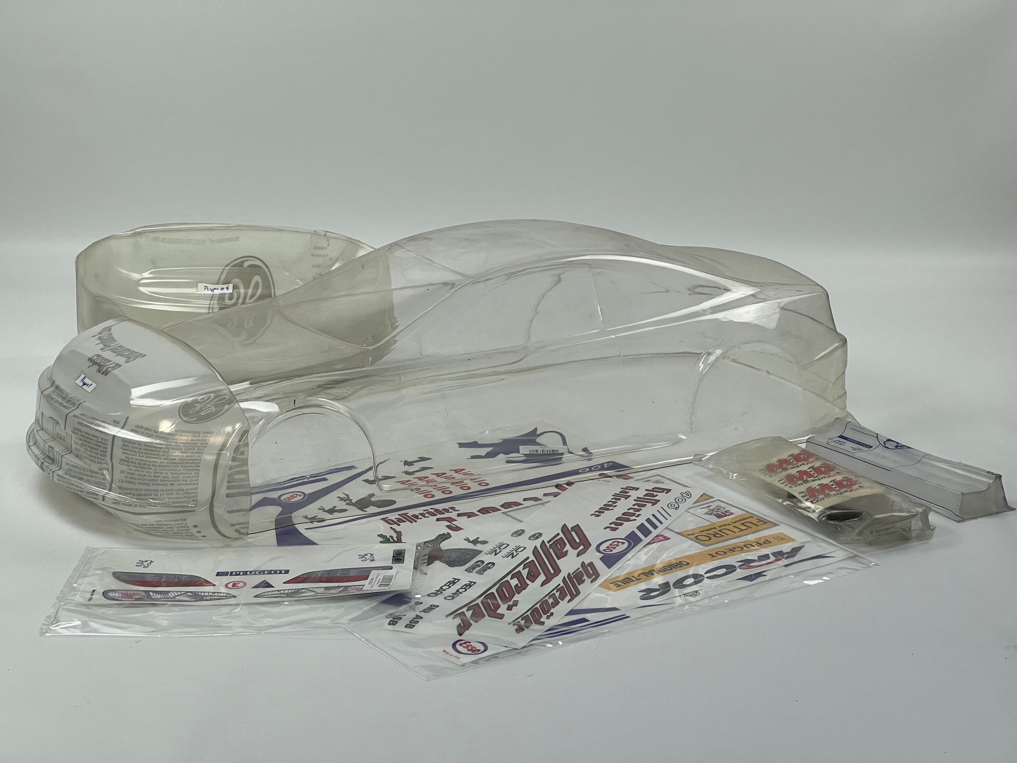 y0280 Peugoet 406 body incl. rear spoiler, 3 front spoilers and decal sheet